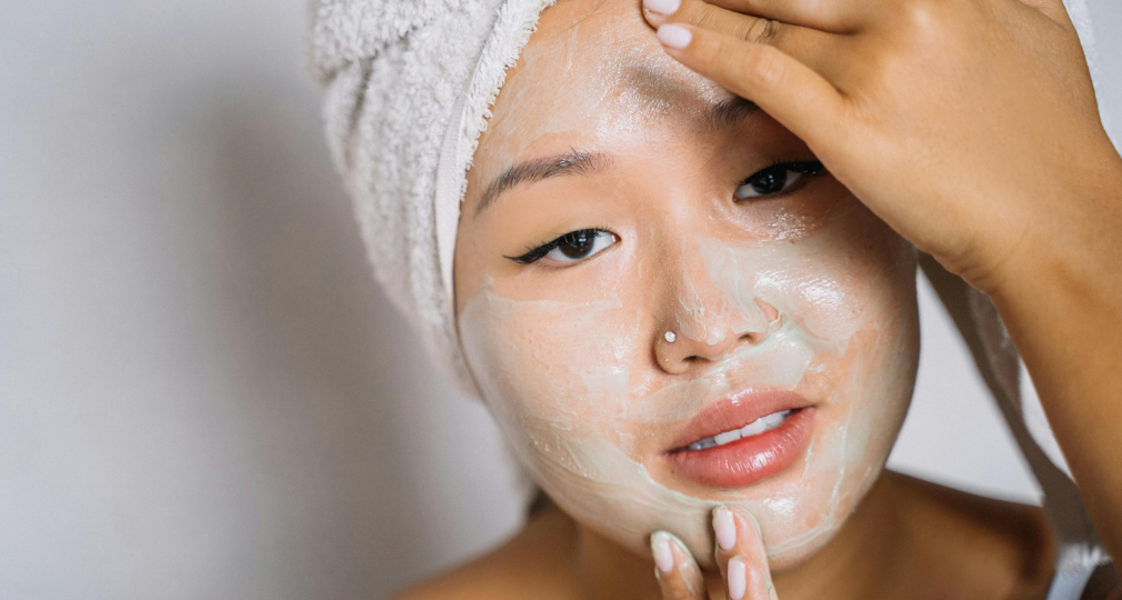 Pores dilatés : pourquoi ils apparaissent et comment les resserrer