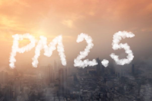 Pollution urbaine : votre routine bouclier pour un teint frais