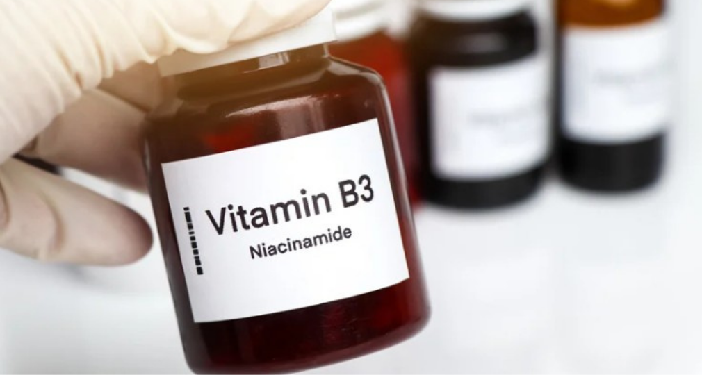 Niacinamide : pourquoi cette vitamine est le couteau suisse de votre peau